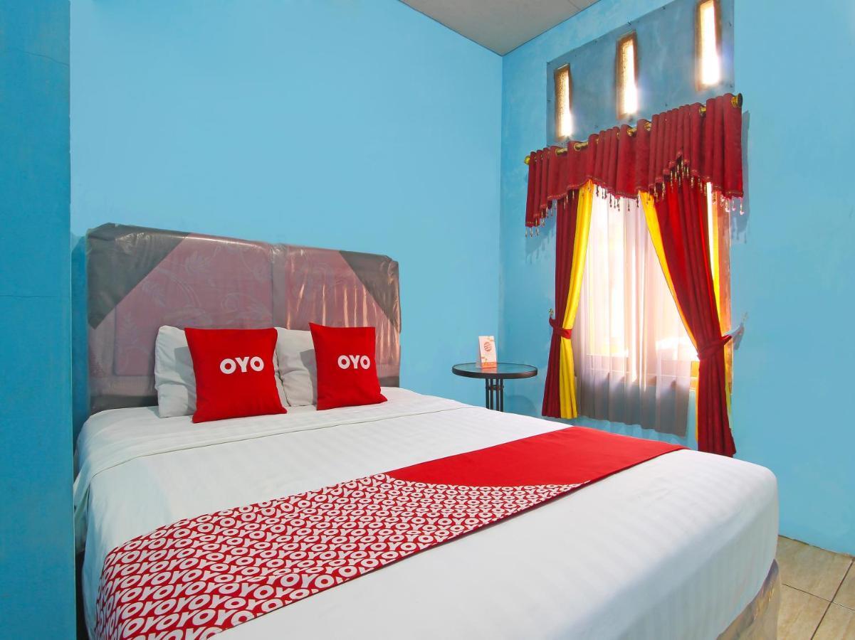 Oyo 91476 Srikaya Hotel 3 Пекалонган Екстериор снимка