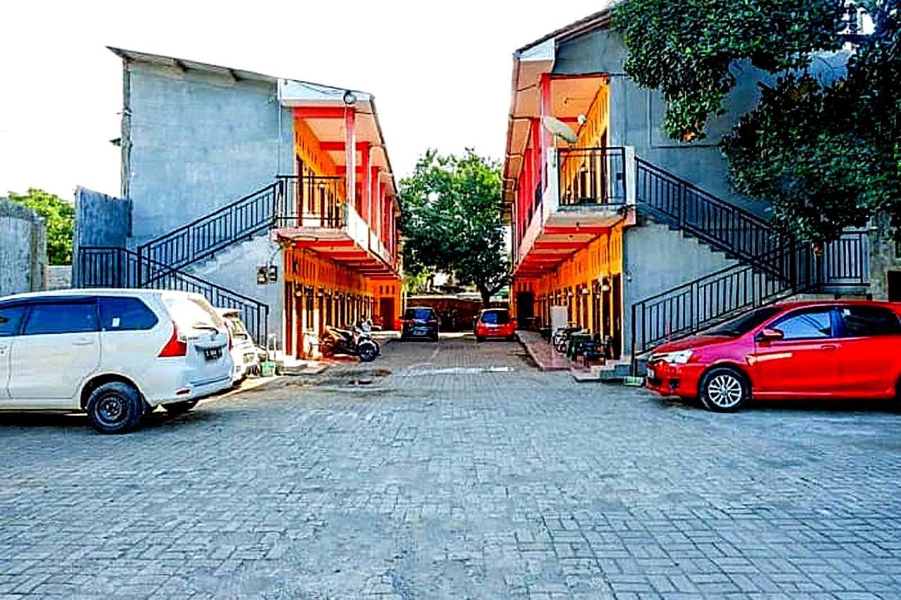 Oyo 91476 Srikaya Hotel 3 Пекалонган Екстериор снимка