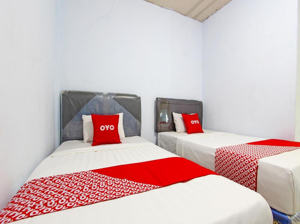Oyo 91476 Srikaya Hotel 3 Пекалонган Екстериор снимка
